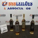 04 GARRAFAS DE HIDROMEL DE 500ML DE SABORES DIVERSOS MARCA PHILIP MEAD. (NO ESTADO) ATENÇÃO! FAZER A VISITAÇÃO ANTES DE ARREMATAR, NÃO SABEMOS SE FUNCIONA, LEILÃO NÃO TEM GARANTIA E NEM DEVOLUÇÃO, SUJEITO A POSSÍVEIS AVARIAS VISÍVEIS/OCULTAS E/OU AUSÊNCIA DE COMPONENTES.