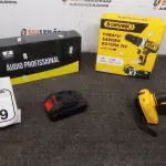 01 PARAFUSADEIRA BATERIA 21V MARCA BOMVINK E 01 MICROFONE AURICULAR COM MICROFONE DE LAPELA MARCA ARCANO. (NO ESTADO) ATENÇÃO! FAZER A VISITAÇÃO ANTES DE ARREMATAR, NÃO SABEMOS SE FUNCIONA, LEILÃO NÃO TEM GARANTIA E NEM DEVOLUÇÃO, SUJEITO A POSSÍVEIS AVARIAS VISÍVEIS/OCULTAS E/OU AUSÊNCIA DE COMPONENTES.