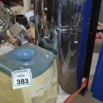01 BEBEDOURO PARA GARRAFÃO, E 02 LIXEIRAS EM INOX. (NO ESTADO) ATENÇÃO! FAZER A VISITAÇÃO ANTES DE ARREMATAR, NÃO SABEMOS SE FUNCIONA, LEILÃO NÃO TEM GARANTIA E NEM DEVOLUÇÃO, SUJEITO A POSSÍVEIS AVARIAS VISÍVEIS/OCULTAS E/OU AUSÊNCIA DE COMPONENTES.