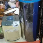 01 BEBEDOURO PARA GARRAFÃO, E 02 LIXEIRAS EM INOX. (NO ESTADO) ATENÇÃO! FAZER A VISITAÇÃO ANTES DE ARREMATAR, NÃO SABEMOS SE FUNCIONA, LEILÃO NÃO TEM GARANTIA E NEM DEVOLUÇÃO, SUJEITO A POSSÍVEIS AVARIAS VISÍVEIS/OCULTAS E/OU AUSÊNCIA DE COMPONENTES.