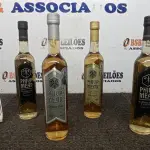 04 GARRAFAS DE HIDROMEL DE 500ML DE SABORES DIVERSOS MARCA PHILIP MEAD. (NO ESTADO) ATENÇÃO! FAZER A VISITAÇÃO ANTES DE ARREMATAR, NÃO SABEMOS SE FUNCIONA, LEILÃO NÃO TEM GARANTIA E NEM DEVOLUÇÃO, SUJEITO A POSSÍVEIS AVARIAS VISÍVEIS/OCULTAS E/OU AUSÊNCIA DE COMPONENTES.