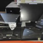 06 MONITORES DE MARCAS E MODELOS DIVERSOS. (NO ESTADO) ATENÇÃO! FAZER A VISITAÇÃO ANTES DE ARREMATAR, NÃO SABEMOS SE FUNCIONA, LEILÃO NÃO TEM GARANTIA E NEM DEVOLUÇÃO, SUJEITO A POSSÍVEIS AVARIAS VISÍVEIS/OCULTAS E/OU AUSÊNCIA DE COMPONENTES.