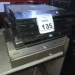 01 DISC PLAYER COM AVARIAS, 03 APARELHOS DE VÍDEO CASSETE E 03 TOCAS VINIL DE MARCAS E MODELOS DIVERSOS. (NO ESTADO) ATENÇÃO! FAZER A VISITAÇÃO ANTES DE ARREMATAR, NÃO SABEMOS SE FUNCIONA, LEILÃO NÃO TEM GARANTIA E NEM DEVOLUÇÃO, SUJEITO A POSSÍVEIS AVARIAS VISÍVEIS/OCULTAS E/OU AUSÊNCIA DE COMPONENTES.