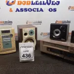 01 APARELHO DE VÍDEO CASSETE, 01 MINI SYSTEM E 04 CAIXAS DE SOM. (NO ESTADO) ATENÇÃO! FAZER A VISITAÇÃO ANTES DE ARREMATAR, NÃO SABEMOS SE FUNCIONA, LEILÃO NÃO TEM GARANTIA E NEM DEVOLUÇÃO, SUJEITO A POSSÍVEIS AVARIAS VISÍVEIS/OCULTAS E/OU AUSÊNCIA DE COMPONENTES.