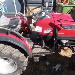 01 TRATOR AGRÍCOLA YAMMAR SOLIS 28 A DIESEL 4X4 3 CILINDROS 26 CV CHASSI JMKSJ1207139G36. (NO ESTADO) ATENÇÃO! FAZER A VISITAÇÃO ANTES DE ARREMATAR, NÃO SABEMOS SE FUNCIONA, LEILÃO NÃO TEM GARANTIA E NEM DEVOLUÇÃO, SUJEITO A POSSÍVEIS AVARIAS VISÍVEIS/OCULTAS E/OU AUSÊNCIA DE COMPONENTES.