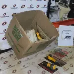 01 LOTE COM VÁRIAS CHAVES DE FENDA COM BITS. (NO ESTADO) ATENÇÃO! FAZER A VISITAÇÃO ANTES DE ARREMATAR, NÃO SABEMOS SE FUNCIONA, LEILÃO NÃO TEM GARANTIA E NEM DEVOLUÇÃO, SUJEITO A POSSÍVEIS AVARIAS VISÍVEIS/OCULTAS E/OU AUSÊNCIA DE COMPONENTES.