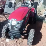 01 TRATOR AGRÍCOLA YAMMAR SOLIS 28 A DIESEL 4X4 3 CILINDROS 26 CV CHASSI JMKSJ1207139G36. (NO ESTADO) ATENÇÃO! FAZER A VISITAÇÃO ANTES DE ARREMATAR, NÃO SABEMOS SE FUNCIONA, LEILÃO NÃO TEM GARANTIA E NEM DEVOLUÇÃO, SUJEITO A POSSÍVEIS AVARIAS VISÍVEIS/OCULTAS E/OU AUSÊNCIA DE COMPONENTES.