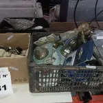 01 LOTE COM LUMINÁRIAS DE TETO, ACABAMENTOS PARA LÂMPADAS DICROICA. (NO ESTADO, NÃO SABEMOS SE FUNCIONA. LEILÃO NÃO TEM GARANTIA E NEM DEVOLUÇÃO, SUJEITO A POSSÍVEIS AVARIAS VISÍVEIS/OCULTAS E/OU AUSÊNCIA DE COMPONENTES)