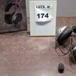 01HEADSET GAMER COM MICROFONE MARCA NUBWO. (NO ESTADO) ATENÇÃO! FAZER A VISITAÇÃO ANTES DE ARREMATAR, NÃO SABEMOS SE FUNCIONA, LEILÃO NÃO TEM GARANTIA E NEM DEVOLUÇÃO, SUJEITO A POSSÍVEIS AVARIAS VISÍVEIS/OCULTAS E/OU AUSÊNCIA DE COMPONENTES.