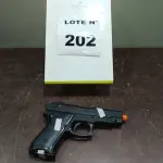  01 PISTÓLA DE AIRSOFT SPRING BBS. (NO ESTADO, NÃO SABEMOS SE FUNCIONA. LEILÃO NÃO TEM GARANTIA E NEM DEVOLUÇÃO, SUJEITO A POSSÍVEIS AVARIAS VISÍVEIS/OCULTAS E/OU AUSÊNCIA DE COMPONENTES)