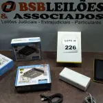 03 ADAPTADORES CONVERSOR DE VGA PARA HDMI VIDEO E AUDIO, 01 TABLET AMARELO E 01 CARREGADOR PORTATIL. (NO ESTADO, NÃO SABEMOS SE FUNCIONA. LEILÃO NÃO TEM GARANTIA E NEM DEVOLUÇÃO, SUJEITO A POSSÍVEIS AVARIAS VISÍVEIS/OCULTAS E/OU AUSÊNCIA DE COMPONENTES)