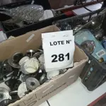01 LOTE COM LUMINÁRIAS DE TETO, ACABAMENTOS PARA LÂMPADAS DICROICA. (NO ESTADO, NÃO SABEMOS SE FUNCIONA. LEILÃO NÃO TEM GARANTIA E NEM DEVOLUÇÃO, SUJEITO A POSSÍVEIS AVARIAS VISÍVEIS/OCULTAS E/OU AUSÊNCIA DE COMPONENTES)