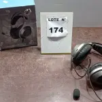 01HEADSET GAMER COM MICROFONE MARCA NUBWO. (NO ESTADO) ATENÇÃO! FAZER A VISITAÇÃO ANTES DE ARREMATAR, NÃO SABEMOS SE FUNCIONA, LEILÃO NÃO TEM GARANTIA E NEM DEVOLUÇÃO, SUJEITO A POSSÍVEIS AVARIAS VISÍVEIS/OCULTAS E/OU AUSÊNCIA DE COMPONENTES.