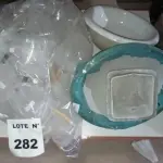02 CUBAS PARA LAVATÓRIO E RESERVATÓRIOS PARA SABONETE. (NO ESTADO, NÃO SABEMOS SE FUNCIONA. LEILÃO NÃO TEM GARANTIA E NEM DEVOLUÇÃO, SUJEITO A POSSÍVEIS AVARIAS VISÍVEIS/OCULTAS E/OU AUSÊNCIA DE COMPONENTES)