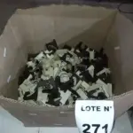  01 LOTE COM PEÇAS PLASTICAS PARA ACABAMENTOS.  (NO ESTADO, NÃO SABEMOS SE FUNCIONA. LEILÃO NÃO TEM GARANTIA E NEM DEVOLUÇÃO, SUJEITO A POSSÍVEIS AVARIAS VISÍVEIS/OCULTAS E/OU AUSÊNCIA DE COMPONENTES)