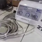 01 ULTRA SOM ODONTÓLOGICO DIGITAL E JATO DE BICARBONATO SONIC MAX ECEL. (NO ESTADO, NÃO SABEMOS SE FUNCIONA. LEILÃO NÃO TEM GARANTIA E NEM DEVOLUÇÃO, SUJEITO A POSSÍVEIS AVARIAS VISÍVEIS/OCULTAS E/OU AUSÊNCIA DE COMPONENTES)