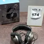 01HEADSET GAMER COM MICROFONE MARCA NUBWO. (NO ESTADO) ATENÇÃO! FAZER A VISITAÇÃO ANTES DE ARREMATAR, NÃO SABEMOS SE FUNCIONA, LEILÃO NÃO TEM GARANTIA E NEM DEVOLUÇÃO, SUJEITO A POSSÍVEIS AVARIAS VISÍVEIS/OCULTAS E/OU AUSÊNCIA DE COMPONENTES.