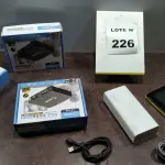 03 ADAPTADORES CONVERSOR DE VGA PARA HDMI VIDEO E AUDIO, 01 TABLET AMARELO E 01 CARREGADOR PORTATIL. (NO ESTADO, NÃO SABEMOS SE FUNCIONA. LEILÃO NÃO TEM GARANTIA E NEM DEVOLUÇÃO, SUJEITO A POSSÍVEIS AVARIAS VISÍVEIS/OCULTAS E/OU AUSÊNCIA DE COMPONENTES)