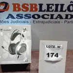 01HEADSET GAMER COM MICROFONE MARCA NUBWO. (NO ESTADO) ATENÇÃO! FAZER A VISITAÇÃO ANTES DE ARREMATAR, NÃO SABEMOS SE FUNCIONA, LEILÃO NÃO TEM GARANTIA E NEM DEVOLUÇÃO, SUJEITO A POSSÍVEIS AVARIAS VISÍVEIS/OCULTAS E/OU AUSÊNCIA DE COMPONENTES.