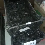 01 LOTE COM RODINHAS PARA ARMÁRIOS (NO ESTADO, NÃO SABEMOS SE FUNCIONA. LEILÃO NÃO TEM GARANTIA E NEM DEVOLUÇÃO, SUJEITO A POSSÍVEIS AVARIAS VISÍVEIS/OCULTAS E/OU AUSÊNCIA DE COMPONENTES)