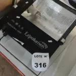 01 REFLETOR 400W MARCA EXPOLUMEN. (NO ESTADO) ATENÇÃO! FAZER A VISITAÇÃO ANTES DE ARREMATAR, NÃO SABEMOS SE FUNCIONA, LEILÃO NÃO TEM GARANTIA E NEM DEVOLUÇÃO, SUJEITO A POSSÍVEIS AVARIAS VISÍVEIS/OCULTAS E/OU AUSÊNCIA DE COMPONENTES.