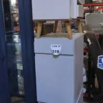 02 ARMÁRIOS BAIXOS COM SUPORTE PARA CPU COM 01 GAVETA E 01 PORTA E 01 ARMÁRIO BAIXO EM MADEIRA. (NO ESTADO) ATENÇÃO! FAZER A VISITAÇÃO ANTES DE ARREMATAR, NÃO SABEMOS SE FUNCIONA, LEILÃO NÃO TEM GARANTIA E NEM DEVOLUÇÃO, SUJEITO A POSSÍVEIS AVARIAS VISÍVEIS/OCULTAS E/OU AUSÊNCIA DE COMPONENTES.