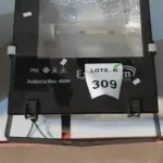 01 REFLETOR 400W MARCA EXPOLUMEN. (NO ESTADO) ATENÇÃO! FAZER A VISITAÇÃO ANTES DE ARREMATAR, NÃO SABEMOS SE FUNCIONA, LEILÃO NÃO TEM GARANTIA E NEM DEVOLUÇÃO, SUJEITO A POSSÍVEIS AVARIAS VISÍVEIS/OCULTAS E/OU AUSÊNCIA DE COMPONENTES.