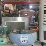 01 COIFA DE PAREDE EM AÇO INOX COM PAINEL DE VIDRO MARCAR SUGGAR E 01 UMIDIFICADOR DE AR E 01 MASSAGEADOR PARA PÉS. (NO ESTADO) ATENÇÃO! FAZER A VISITAÇÃO ANTES DE ARREMATAR, NÃO SABEMOS SE FUNCIONA, LEILÃO NÃO TEM GARANTIA E NEM DEVOLUÇÃO, SUJEITO A POSSÍVEIS AVARIAS VISÍVEIS/OCULTAS E/OU AUSÊNCIA DE COMPONENTES.