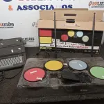 01 MÁQUINA DE DATILOGRAFIA MODELO PRÁXIS 201-II MARCA OLIVETTI E 01 MINI BATERIA ROCK BAND. (NO ESTADO) ATENÇÃO! FAZER A VISITAÇÃO ANTES DE ARREMATAR, NÃO SABEMOS SE FUNCIONA, LEILÃO NÃO TEM GARANTIA E NEM DEVOLUÇÃO, SUJEITO A POSSÍVEIS AVARIAS VISÍVEIS/OCULTAS E/OU AUSÊNCIA DE COMPONENTES.