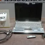 01 NOTEBOOK HP COM FONTE.  (NO ESTADO, NÃO SABEMOS SE FUNCIONA. LEILÃO NÃO TEM GARANTIA E NEM DEVOLUÇÃO, SUJEITO A POSSÍVEIS AVARIAS VISÍVEIS/OCULTAS E/OU AUSÊNCIA DE COMPONENTES)