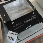 01 REFLETOR 400W MARCA EXPOLUMEN. (NO ESTADO) ATENÇÃO! FAZER A VISITAÇÃO ANTES DE ARREMATAR, NÃO SABEMOS SE FUNCIONA, LEILÃO NÃO TEM GARANTIA E NEM DEVOLUÇÃO, SUJEITO A POSSÍVEIS AVARIAS VISÍVEIS/OCULTAS E/OU AUSÊNCIA DE COMPONENTES.