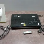 01 NOTEBOOK HP COM FONTE.  (NO ESTADO, NÃO SABEMOS SE FUNCIONA. LEILÃO NÃO TEM GARANTIA E NEM DEVOLUÇÃO, SUJEITO A POSSÍVEIS AVARIAS VISÍVEIS/OCULTAS E/OU AUSÊNCIA DE COMPONENTES)
