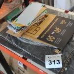 03 PEÇAS DE CAPA PARA ASSENTOS E GRANDE QUANTIDADE DE PLACAS SE SINALIZAÇÃO PARA ACADEMIA. (NO ESTADO) ATENÇÃO! FAZER A VISITAÇÃO ANTES DE ARREMATAR, NÃO SABEMOS SE FUNCIONA, LEILÃO NÃO TEM GARANTIA E NEM DEVOLUÇÃO, SUJEITO A POSSÍVEIS AVARIAS VISÍVEIS/OCULTAS E/OU AUSÊNCIA DE COMPONENTES.