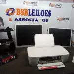  01 EXPOSITOR, 01 IMPRESSORA HP DESKJET 1115 E 02 MONITORES SEM PÉ.  (NO ESTADO) ATENÇÃO! FAZER A VISITAÇÃO ANTES DE ARREMATAR, NÃO SABEMOS SE FUNCIONA, LEILÃO NÃO TEM GARANTIA E NEM DEVOLUÇÃO, SUJEITO A POSSÍVEIS AVARIAS VISÍVEIS/OCULTAS E/OU AUSÊNCIA DE COMPONENTES.