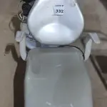  01 CADEIRA ODONTOLÔGICA GNATUS.  (NO ESTADO) ATENÇÃO! FAZER A VISITAÇÃO ANTES DE ARREMATAR, NÃO SABEMOS SE FUNCIONA, LEILÃO NÃO TEM GARANTIA E NEM DEVOLUÇÃO, SUJEITO A POSSÍVEIS AVARIAS VISÍVEIS/OCULTAS E/OU AUSÊNCIA DE COMPONENTES.