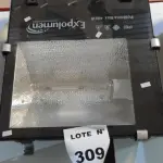 01 REFLETOR 400W MARCA EXPOLUMEN. (NO ESTADO) ATENÇÃO! FAZER A VISITAÇÃO ANTES DE ARREMATAR, NÃO SABEMOS SE FUNCIONA, LEILÃO NÃO TEM GARANTIA E NEM DEVOLUÇÃO, SUJEITO A POSSÍVEIS AVARIAS VISÍVEIS/OCULTAS E/OU AUSÊNCIA DE COMPONENTES.