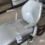 01 CADEIRA ODONTOLÔGICA GNATUS.  (NO ESTADO) ATENÇÃO! FAZER A VISITAÇÃO ANTES DE ARREMATAR, NÃO SABEMOS SE FUNCIONA, LEILÃO NÃO TEM GARANTIA E NEM DEVOLUÇÃO, SUJEITO A POSSÍVEIS AVARIAS VISÍVEIS/OCULTAS E/OU AUSÊNCIA DE COMPONENTES.