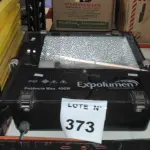 01 REFLETOR 400W MARCA EXPOLUMEN. (NO ESTADO) ATENÇÃO! FAZER A VISITAÇÃO ANTES DE ARREMATAR, NÃO SABEMOS SE FUNCIONA, LEILÃO NÃO TEM GARANTIA E NEM DEVOLUÇÃO, SUJEITO A POSSÍVEIS AVARIAS VISÍVEIS/OCULTAS E/OU AUSÊNCIA DE COMPONENTES.