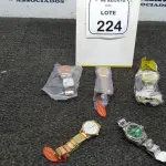 05 RELÓGIOS DE PULSO DE MODELOS DIVERSOS. (NO ESTADO) ATENÇÃO! FAZER A VISITAÇÃO ANTES DE ARREMATAR, NÃO SABEMOS SE FUNCIONA, LEILÃO NÃO TEM GARANTIA E NEM DEVOLUÇÃO, SUJEITO A POSSÍVEIS AVARIAS VISÍVEIS/OCULTAS E/OU AUSÊNCIA DE COMPONENTES.