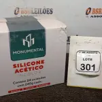 01 CAIXA COM 24 SILICONES ACÉTICO INCOLOR DE 240G CADA MARCA MONUMENTAL. (NO ESTADO) ATENÇÃO! FAZER A VISITAÇÃO ANTES DE ARREMATAR, NÃO SABEMOS SE FUNCIONA, LEILÃO NÃO TEM GARANTIA E NEM DEVOLUÇÃO, SUJEITO A POSSÍVEIS AVARIAS VISÍVEIS/OCULTAS E/OU AUSÊNCIA DE COMPONENTES.