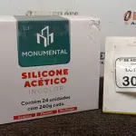 01 CAIXA COM 24 SILICONES ACÉTICO INCOLOR DE 240G CADA MARCA MONUMENTAL. (NO ESTADO) ATENÇÃO! FAZER A VISITAÇÃO ANTES DE ARREMATAR, NÃO SABEMOS SE FUNCIONA, LEILÃO NÃO TEM GARANTIA E NEM DEVOLUÇÃO, SUJEITO A POSSÍVEIS AVARIAS VISÍVEIS/OCULTAS E/OU AUSÊNCIA DE COMPONENTES.