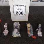 05 RELÓGIOS DE PULSO DE MODELOS DIVERSOS. (NO ESTADO) ATENÇÃO! FAZER A VISITAÇÃO ANTES DE ARREMATAR, NÃO SABEMOS SE FUNCIONA, LEILÃO NÃO TEM GARANTIA E NEM DEVOLUÇÃO, SUJEITO A POSSÍVEIS AVARIAS VISÍVEIS/OCULTAS E/OU AUSÊNCIA DE COMPONENTES.