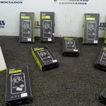 09 CAIXAS DE PELÍCULAS PROTETORAS DE TELA DE CELULAR COM 25 PEÇAS CADA MARCA MOKINGO. (NO ESTADO) ATENÇÃO! FAZER A VISITAÇÃO ANTES DE ARREMATAR, NÃO SABEMOS SE FUNCIONA, LEILÃO NÃO TEM GARANTIA E NEM DEVOLUÇÃO, SUJEITO A POSSÍVEIS AVARIAS VISÍVEIS/OCULTAS E/OU AUSÊNCIA DE COMPONENTES.