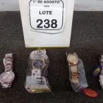 05 RELÓGIOS DE PULSO DE MODELOS DIVERSOS. (NO ESTADO) ATENÇÃO! FAZER A VISITAÇÃO ANTES DE ARREMATAR, NÃO SABEMOS SE FUNCIONA, LEILÃO NÃO TEM GARANTIA E NEM DEVOLUÇÃO, SUJEITO A POSSÍVEIS AVARIAS VISÍVEIS/OCULTAS E/OU AUSÊNCIA DE COMPONENTES.