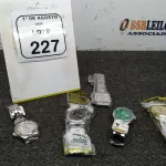 05 RELÓGIOS DE PULSO DE MODELOS DIVERSOS. (NO ESTADO) ATENÇÃO! FAZER A VISITAÇÃO ANTES DE ARREMATAR, NÃO SABEMOS SE FUNCIONA, LEILÃO NÃO TEM GARANTIA E NEM DEVOLUÇÃO, SUJEITO A POSSÍVEIS AVARIAS VISÍVEIS/OCULTAS E/OU AUSÊNCIA DE COMPONENTES.