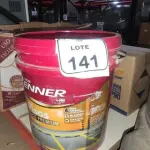 01 BALDE DE TINTA DE PISOS ACRÍLICO PREMIUM 18LNA COR VERMELHO SEGURANÇA FOSCO MARCA RENNER.  (NO ESTADO) ATENÇÃO! FAZER A VISITAÇÃO ANTES DE ARREMATAR, NÃO SABEMOS SE FUNCIONA, LEILÃO NÃO TEM GARANTIA E NEM DEVOLUÇÃO, SUJEITO A POSSÍVEIS AVARIAS VISÍVEIS/OCULTAS E/OU AUSÊNCIA DE COMPONENTES.