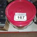 01 BALDE DE TINTA DE PISOS ACRÍLICO PREMIUM 18LNA COR VERMELHO SEGURANÇA FOSCO MARCA RENNER.  (NO ESTADO) ATENÇÃO! FAZER A VISITAÇÃO ANTES DE ARREMATAR, NÃO SABEMOS SE FUNCIONA, LEILÃO NÃO TEM GARANTIA E NEM DEVOLUÇÃO, SUJEITO A POSSÍVEIS AVARIAS VISÍVEIS/OCULTAS E/OU AUSÊNCIA DE COMPONENTES.