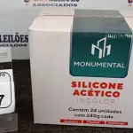 01 CAIXA COM 24 SILICONE ACÉTICO INCOLOR DE 240G CADA MARCA MONUMENTAL. (NO ESTADO) ATENÇÃO! FAZER A VISITAÇÃO ANTES DE ARREMATAR, NÃO SABEMOS SE FUNCIONA, LEILÃO NÃO TEM GARANTIA E NEM DEVOLUÇÃO, SUJEITO A POSSÍVEIS AVARIAS VISÍVEIS/OCULTAS E/OU AUSÊNCIA DE COMPONENTES.