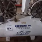01 COMPRESSOR DE AR ODONTOLÓGICO. (NO ESTADO) ATENÇÃO! FAZER A VISITAÇÃO ANTES DE ARREMATAR, NÃO SABEMOS SE FUNCIONA, LEILÃO NÃO TEM GARANTIA E NEM DEVOLUÇÃO, SUJEITO A POSSÍVEIS AVARIAS VISÍVEIS/OCULTAS E/OU AUSÊNCIA DE COMPONENTES.