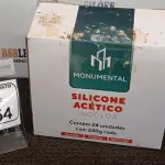 01 CAIXA COM 24 SILICONES ACÉTICO INCOLOR DE 240G CADA MARCA MONUMENTAL. (NO ESTADO) ATENÇÃO! FAZER A VISITAÇÃO ANTES DE ARREMATAR, NÃO SABEMOS SE FUNCIONA, LEILÃO NÃO TEM GARANTIA E NEM DEVOLUÇÃO, SUJEITO A POSSÍVEIS AVARIAS VISÍVEIS/OCULTAS E/OU AUSÊNCIA DE COMPONENTES.